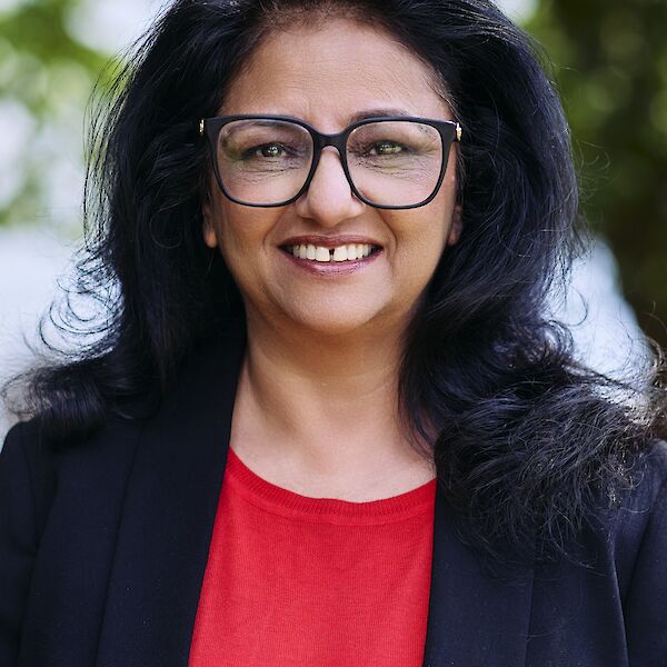 Bhavna Solecki